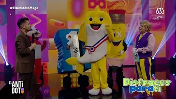 Nuestro Baby Shark haciendo el papel de Don Merluso