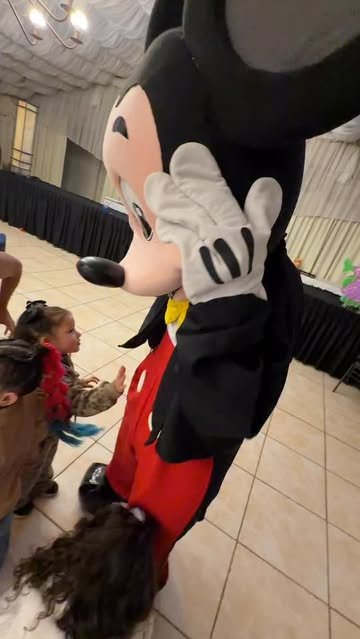 Jajajajajaja micky @yongbryel_ 💙 con @disfracesparati