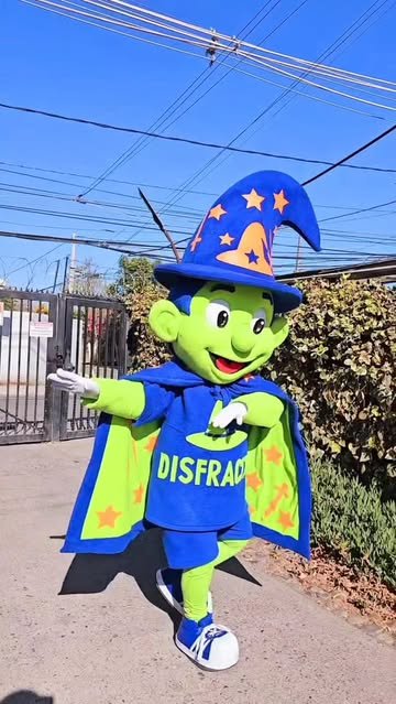 Disfracito feliz haciendo los trends 😍💙💚🤣#disfracesparati #chile #ᴘᴀʀᴀᴛɪ #rellsviral❤️ #disfracesparati