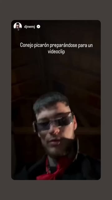 Nuevamente en un videoclip.