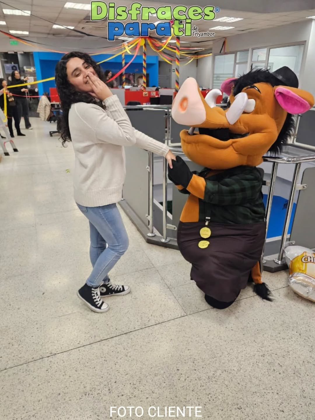 Pumba es un picarón y enamorado. También un buen amigo. Crea momentos imborrables junto a 💙Disfracesparati Arrienda con nosotros 😎 Y tendrás más de 250 personajes en corpóreos para elegir