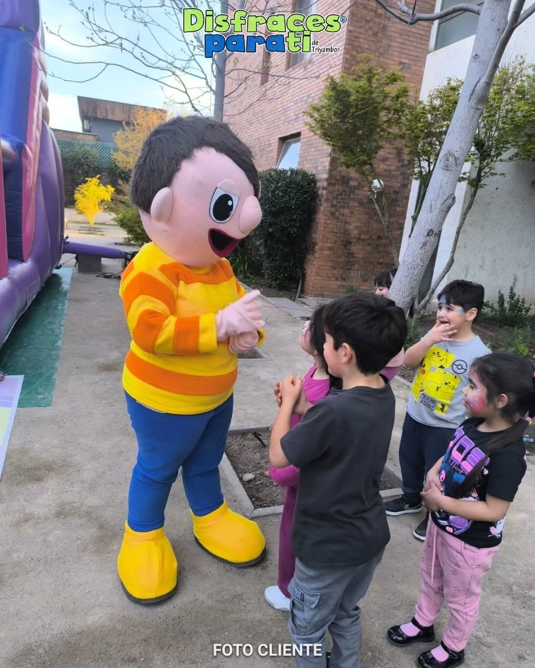 Beto baila así .🎶 Magia y diversión en esta celebración junto a nuestro personaje 🤡 Arriendo de corpóreos en www.disfracesparati.cl