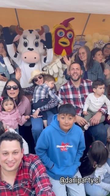 Cumpleaños #2 de ignacio con Daniparty y disfraces para ti! Dandola toda en este cumpleaños🥳🥳🥳🥳💫. . #santiagodechile #animaciondefiestas #venezolanosenchile #pintacaritaschile